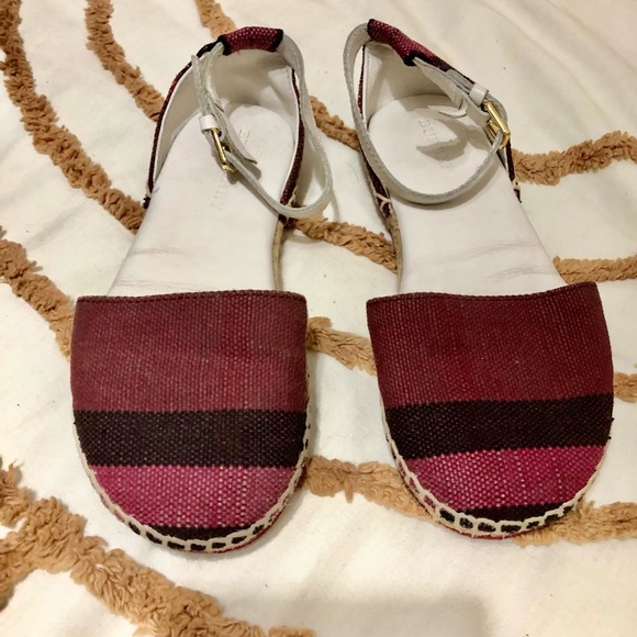 Burberry Sandals, only wear it about twice. In nice condition almost like new. - Picture 6 of 6